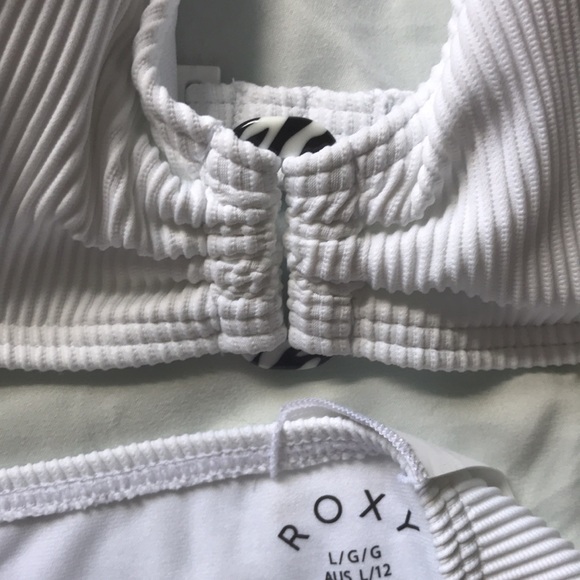 Roxy bikini large - Picture 7 of 8